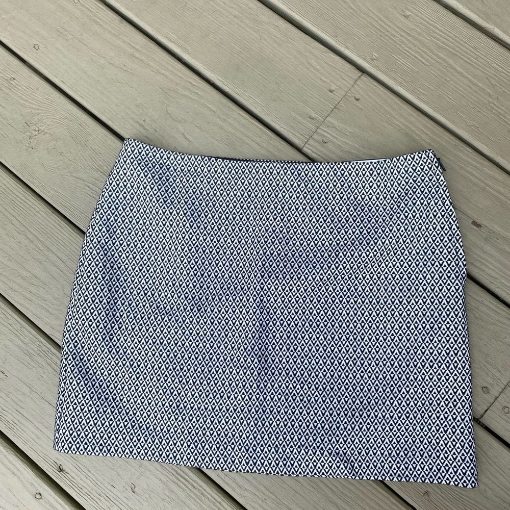 NWT GAP - Black & white abstract pattern lined mini skirt, zipper side, Size: 12